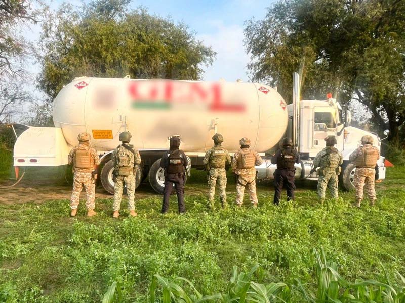 Atrapan a huachicolero en Huejotzingo con camionetas y pipa