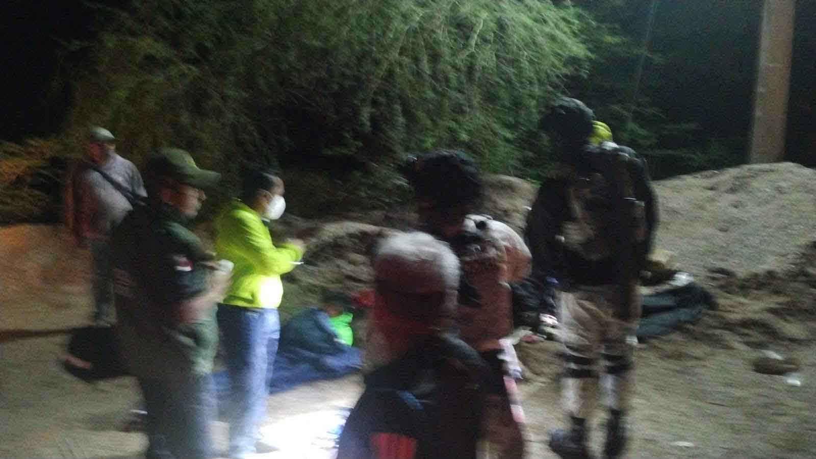 Autobús de la Línea Oro cae al río en Guerrero: 7 muertos y 16 heridos
