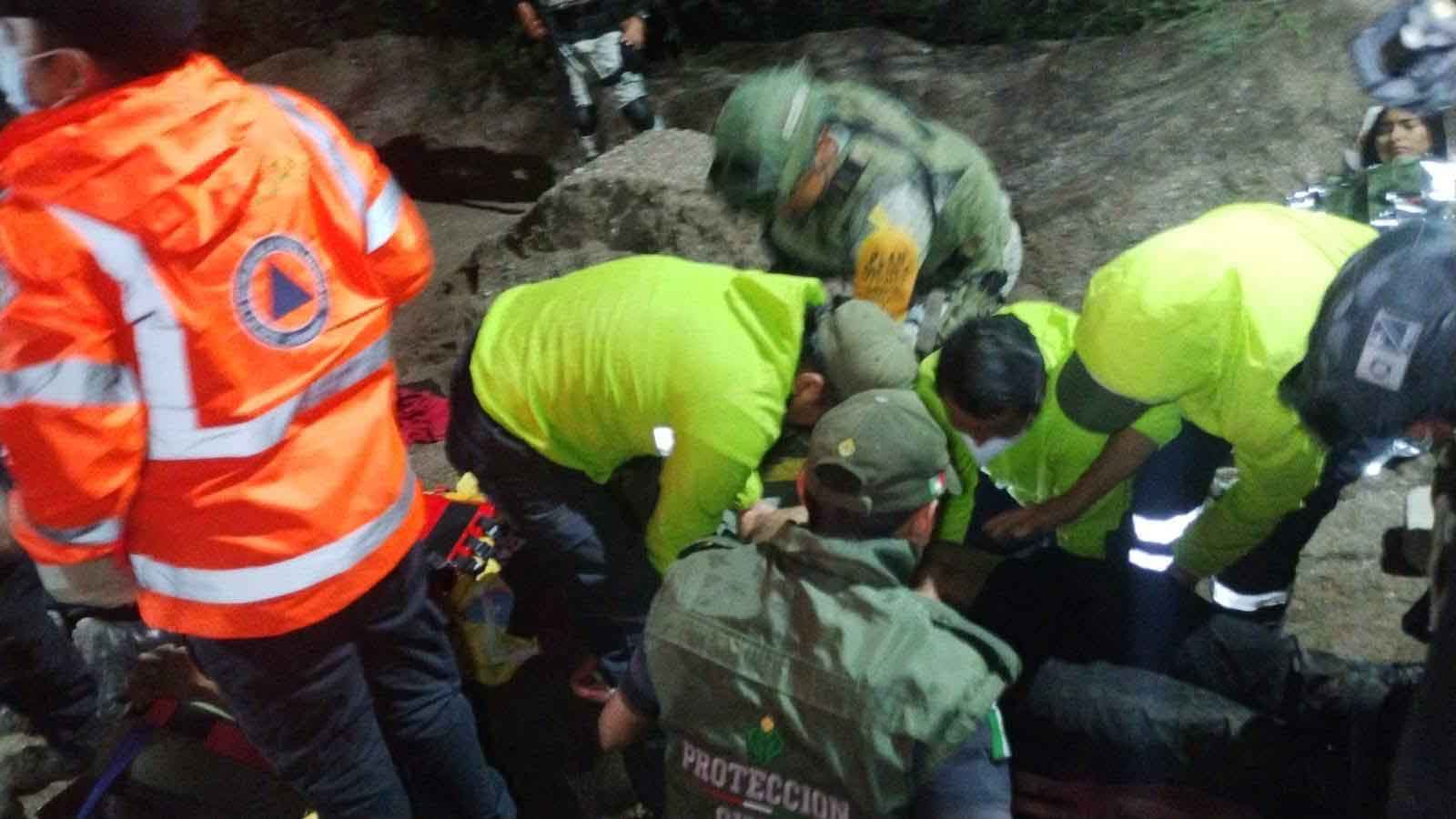 Autobús de la Línea Oro cae al río en Guerrero: 7 muertos y 16 heridos