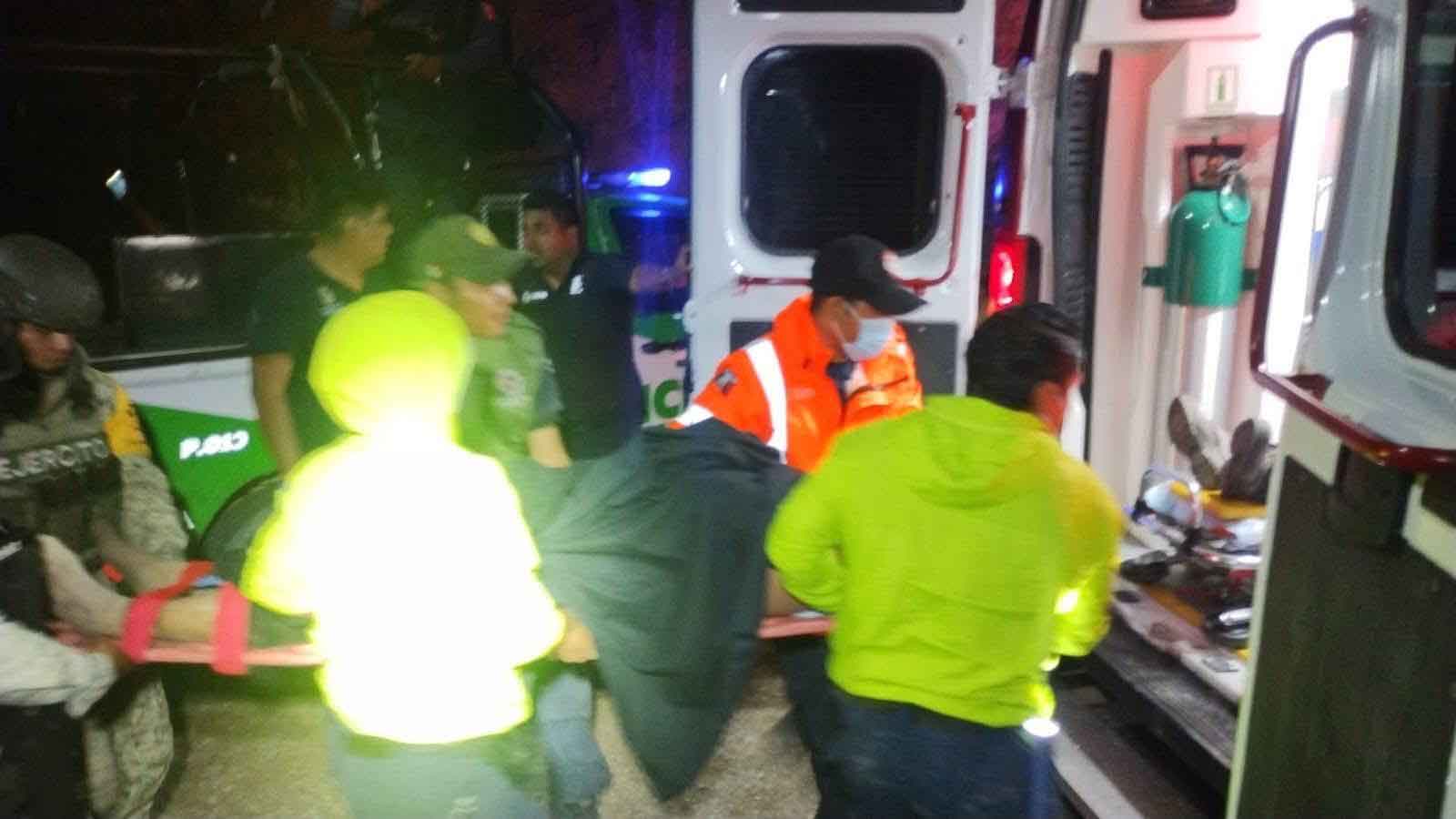 Autobús de la Línea Oro cae al río en Guerrero: 7 muertos y 16 heridos