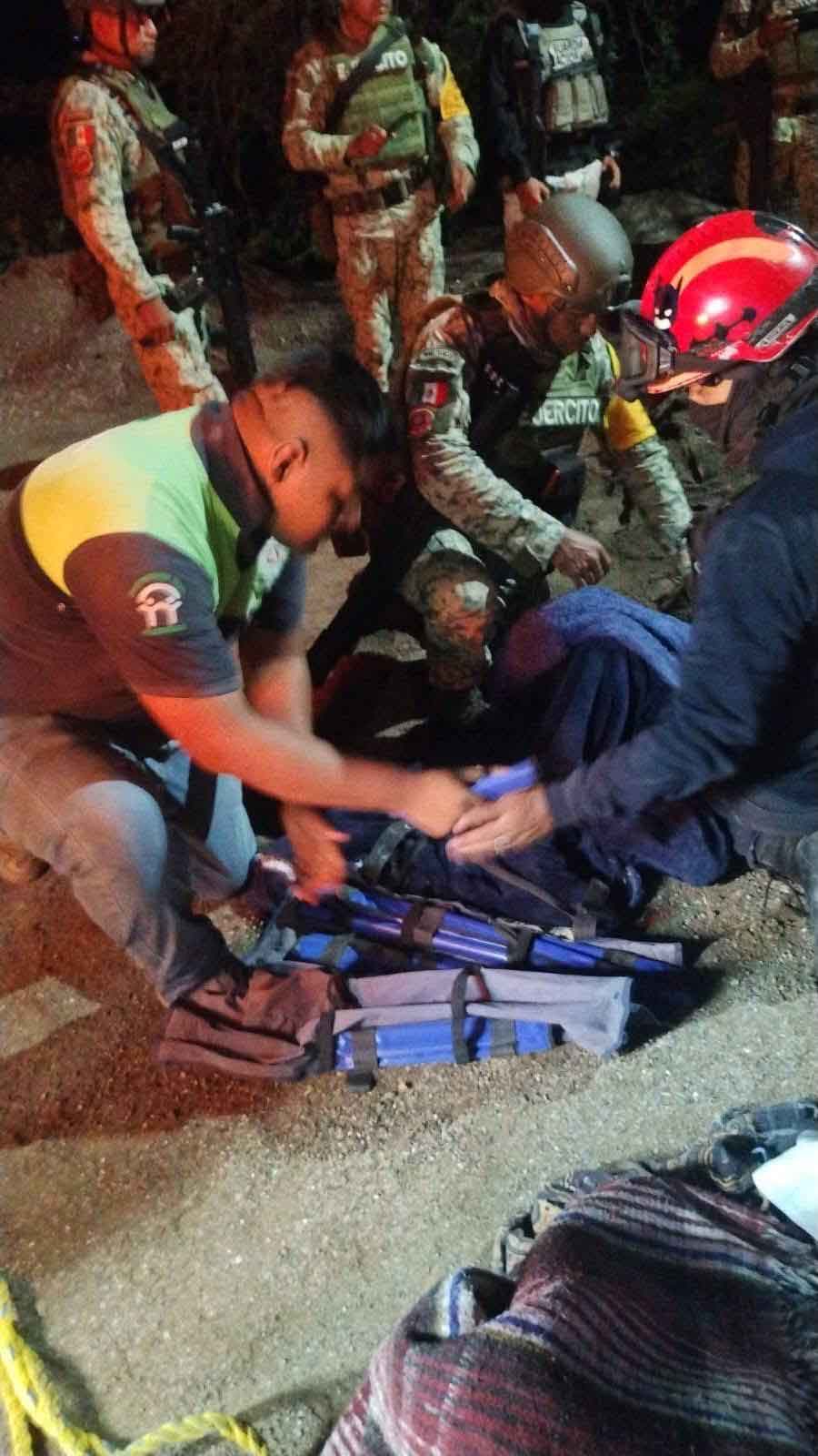 Autobús de la Línea Oro cae al río en Guerrero: 7 muertos y 16 heridos