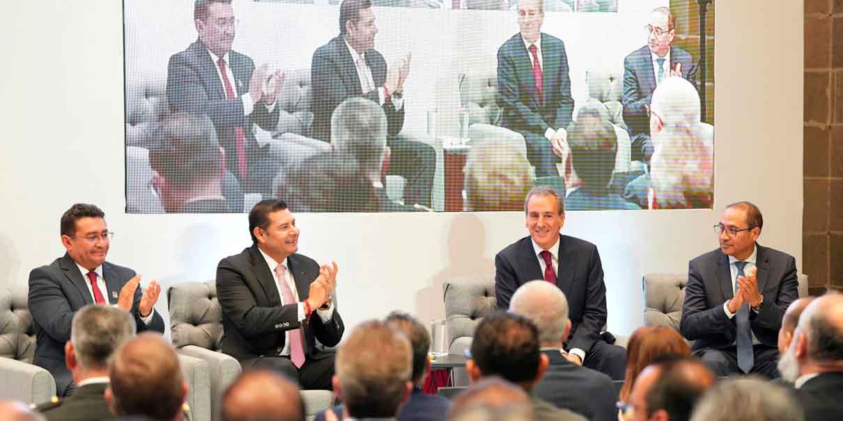 Alejandro Armenta asistió al informe