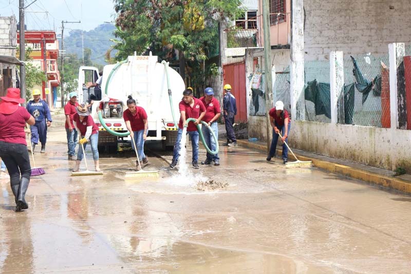 Avanzan trabajos de limpieza en La Ceiba con apoyo de autoridades y voluntarios