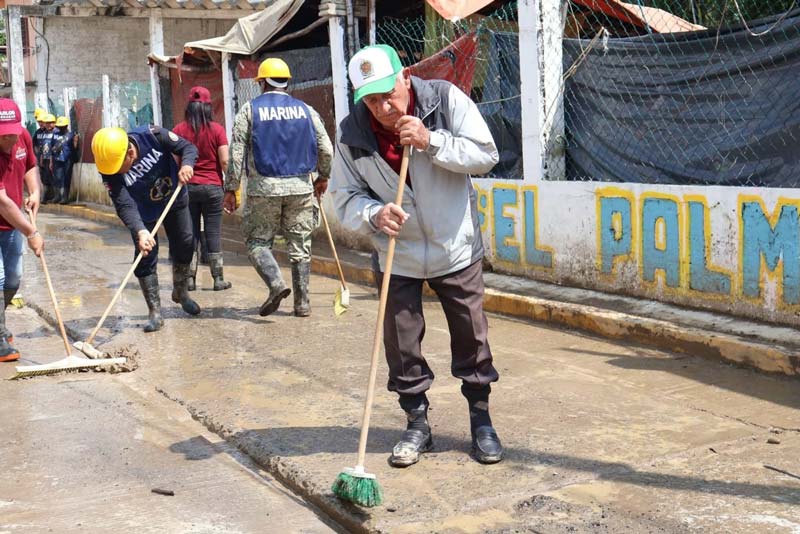 Avanzan trabajos de limpieza en La Ceiba con apoyo de autoridades y voluntarios