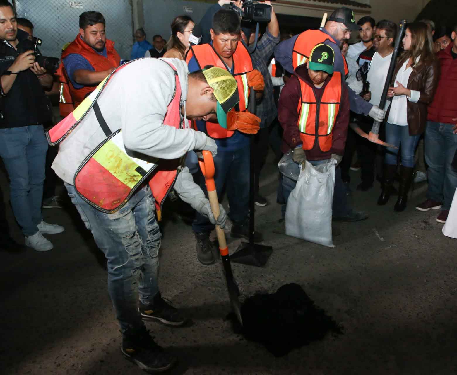 “Bachetón” repara calles 24/7 en Puebla con inversión de 50 millones de pesos
