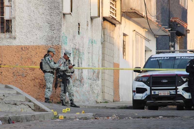 Balacera y quema de camioneta en Lomas 5 de Mayo; además realizan cateo en Colombres