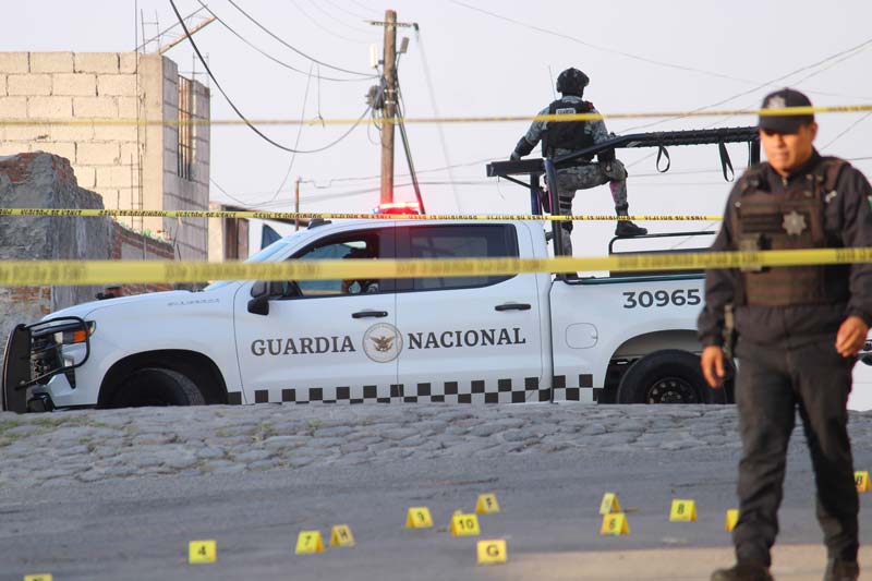 Balacera y quema de camioneta en Lomas 5 de Mayo; además realizan cateo en Colombres