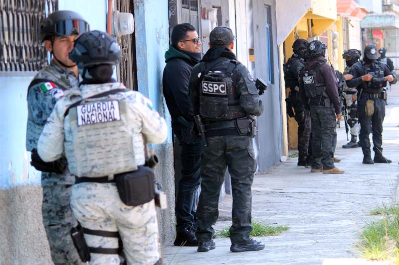 Balacera y quema de camioneta en Lomas 5 de Mayo; además realizan cateo en Colombres