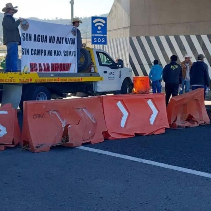 Autopista México–Tuxpan sigue cerrada en San Alejo; bloqueos afectan rutas hacia Tulancingo
