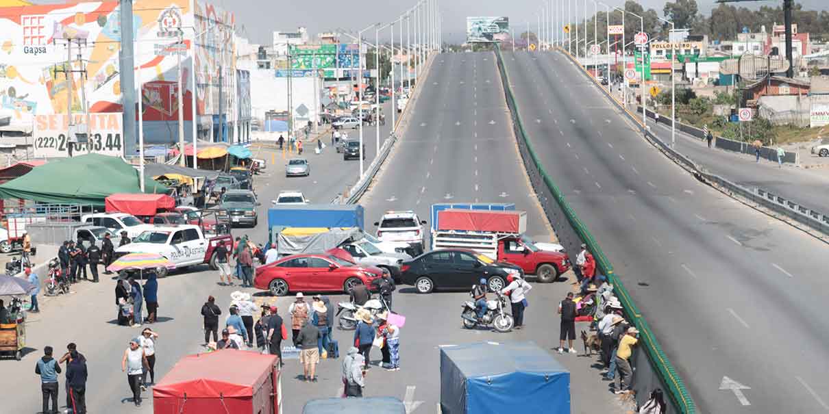Comerciantes de la Central de Abasto protestan