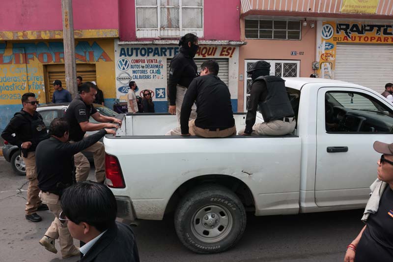 Megaoperativo en la 46 Poniente; autoridades buscan autopartes robadas