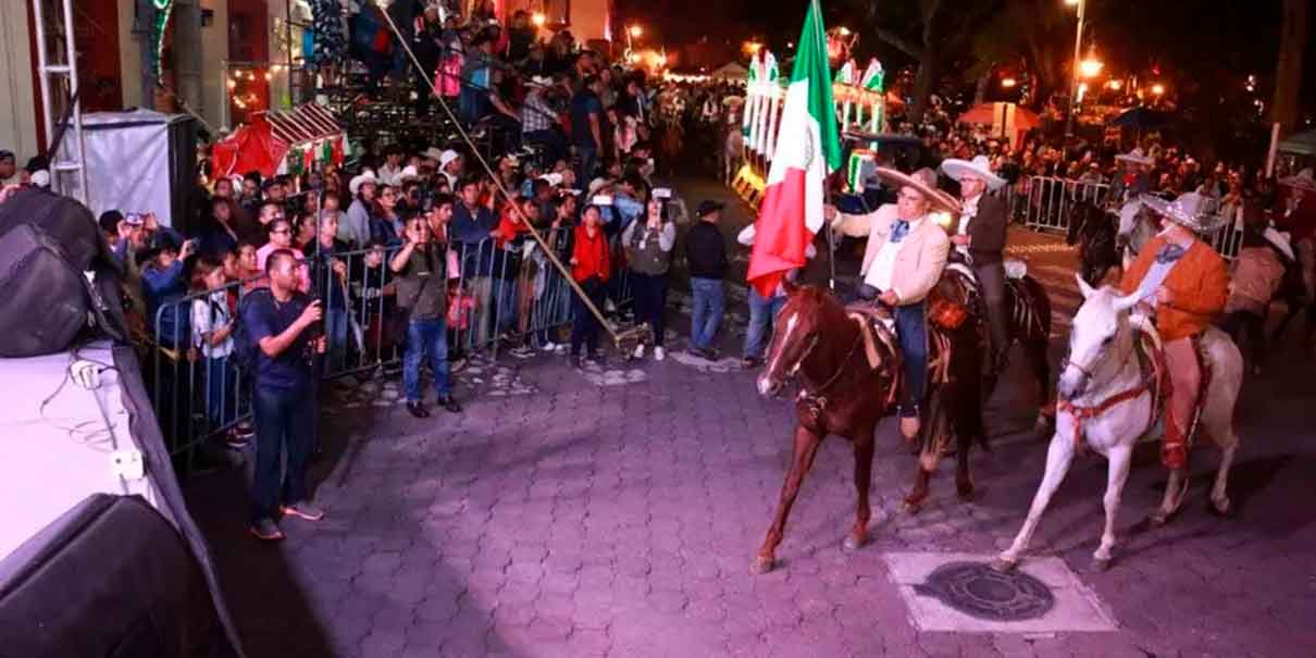 Cabalgata de charros