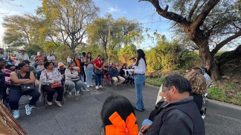 Camino a Nexatengo en Atlixco recibe mejoras y alumbrado solar; se fortalece movilidad y seguridad