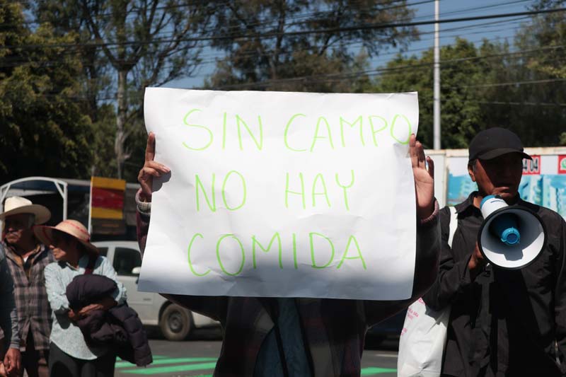 Campesinos vuelven a tomar oficinas del SAT; exigen pagos pendientes