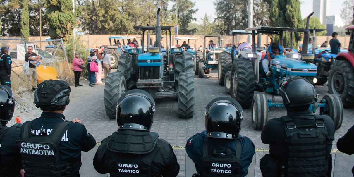 Campesinos bloquean la autopista Puebla-Orizaba y el SAT Angelópolis