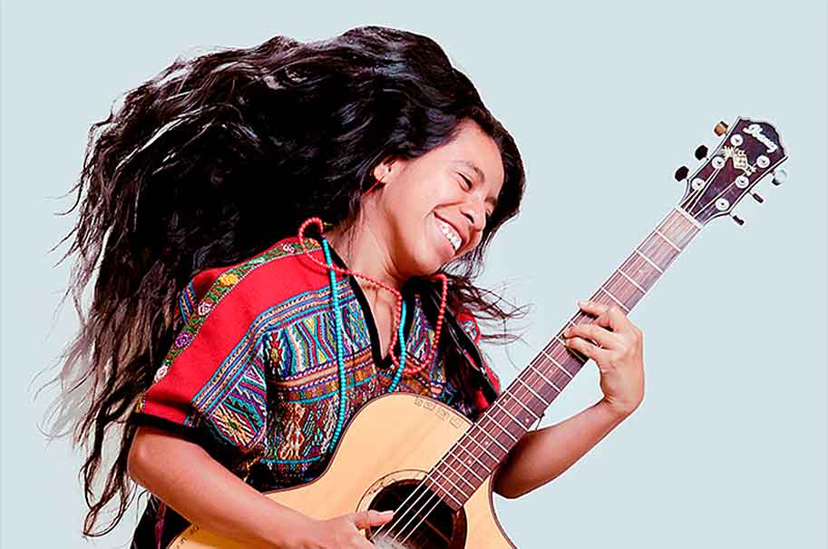 cantautora maya guatemalteca kaqchikel Sara Curruchich