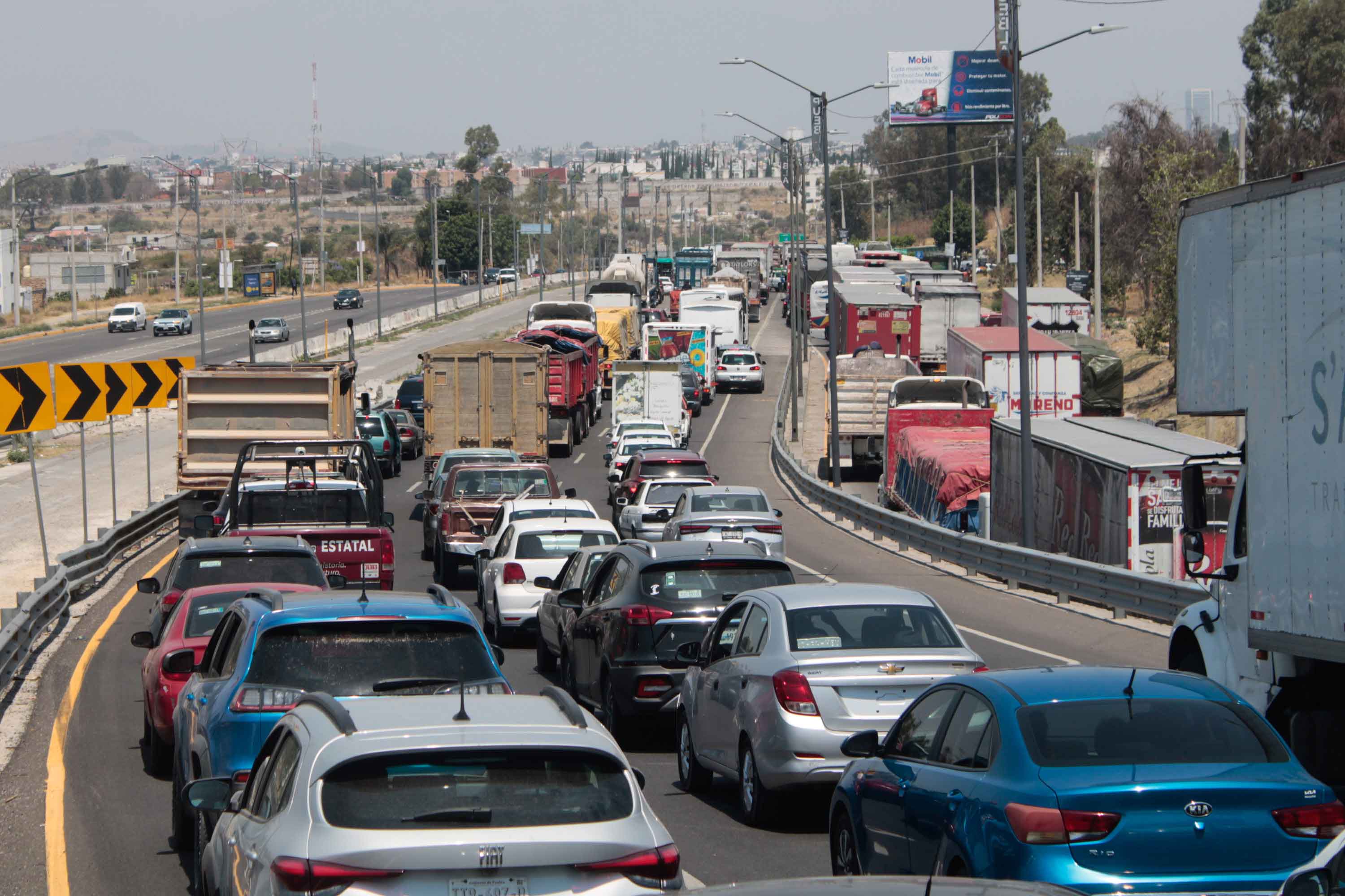 Carambola de 9 autos en el Periférico dejó 12 lesionados