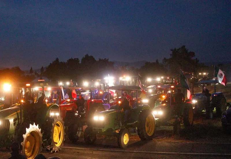 Campesinos de Tlaxcala se unen a Puebla y Veracruz en caravana rumbo a CDMX contra la Ley de Aguas