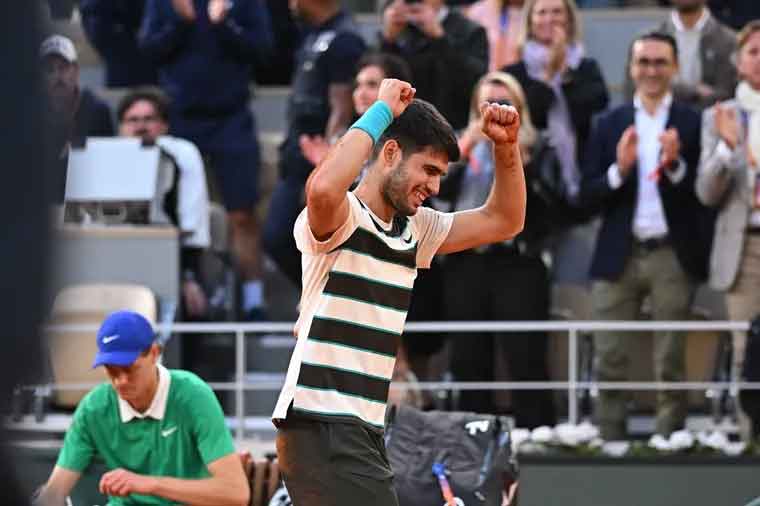 Carlos Alcaraz conquista su segundo Roland Garros tras vencer a Jannik Sinner en una final histórica