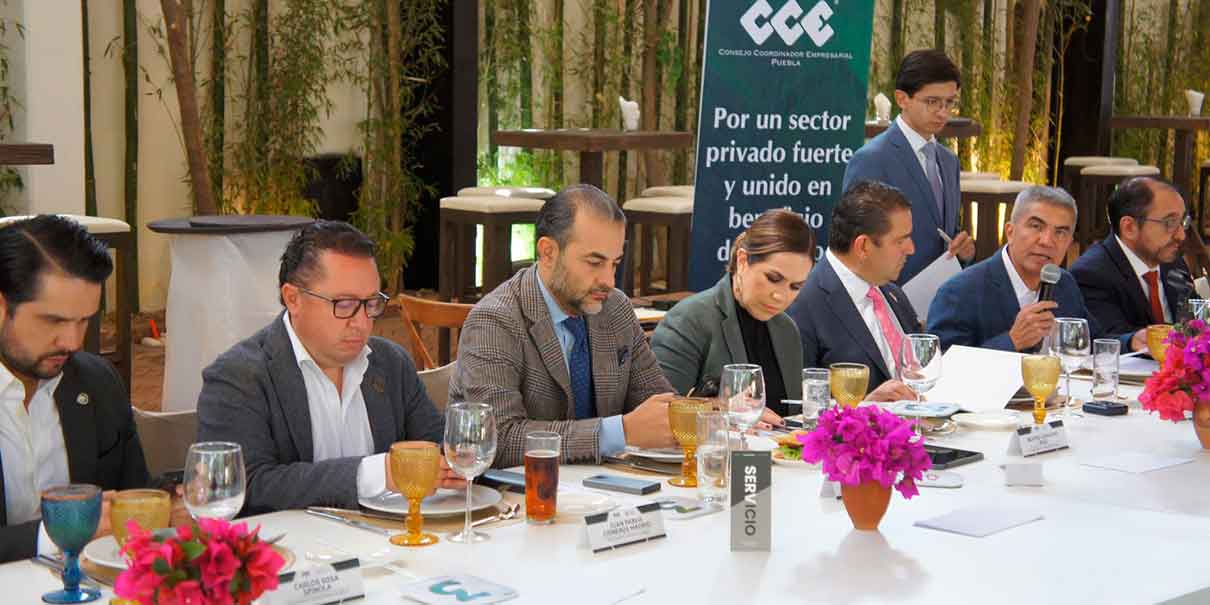 Puebla, Pue- Reformas y Fortalecimiento del CCE Puebla En la misma sesión, se actualizaron los Estatutos del CCE conforme al Código Civil del Estado de Puebla, con el propósito de fortalecer su estructura interna. Entre las reformas destacan el fortalecimiento de la Comisión Ejecutiva, el Comité Consultivo y el Comité Financiero, así como la creación de la Comisión de Honor y Justicia, instancias que mejorarán la transparencia y representatividad en la toma de decisiones. Reformas y fortalecimiento del CCE Puebla Durante su mensaje, Sánchez Morales hizo un llamado a los presidentes y directivos de cámaras y organismos empresariales a trabajar en unidad, destacando que la fortaleza del CCE radica en la participación de todos sus integrantes. Compromiso con el desarrollo económico Con estas acciones, el CCE de Puebla reafirma su compromiso de colaborar con los tres órdenes de gobierno para impulsar el desarrollo económico del estado y posicionarlo entre las cinco economías más importantes de México. Asimismo, reitera su disposición para trabajar con autoridades, instituciones, la iniciativa privada y el sector social en la promoción de políticas públicas que fomenten la inversión, el crecimiento y la generación de empleo en beneficio de la comunidad poblana. *ARD Lo de Hoy Puebla te sugiere leer estas noticias: Diario Puntual te recomienda estas notas: Cicepac presenta a su nuevo Consejo Directivo para 2025-2026