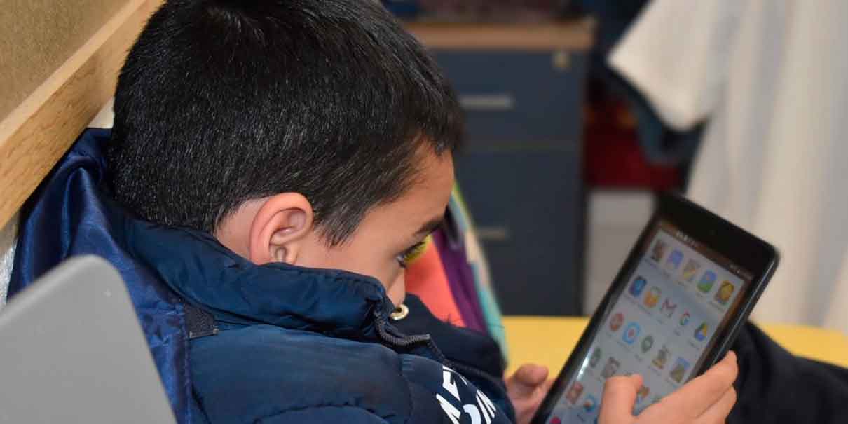 Congreso de Puebla prepara regulación de celulares en menores con expertos