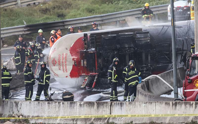 Muere chofer de pipa en Iztapalapa; ya suman 19 muertos del accidente