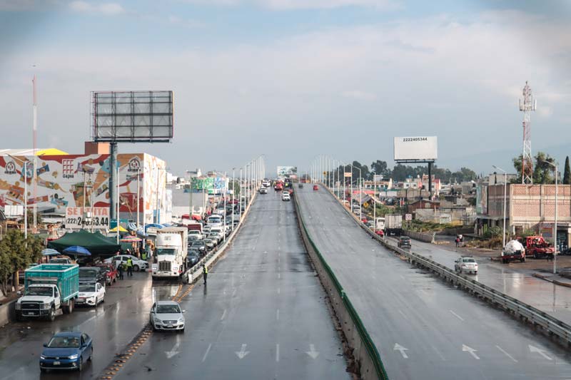 Carambola colapsa puente de la Central de Abasto de Puebla por más de seis horas