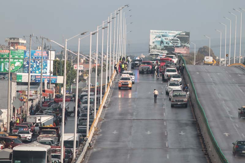 Carambola colapsa puente de la Central de Abasto de Puebla por más de seis horas