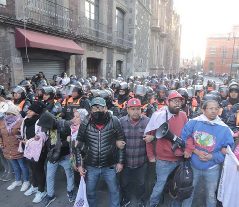 “Si no hay solución, no rodará el balón”; maestros de la CNTE presionan al gobierno