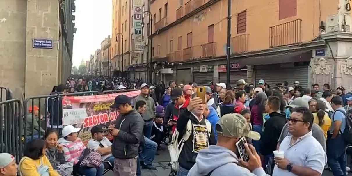 Protesta de la CNTE impide conferencia de Sheinbaum; demandan solución inmediata