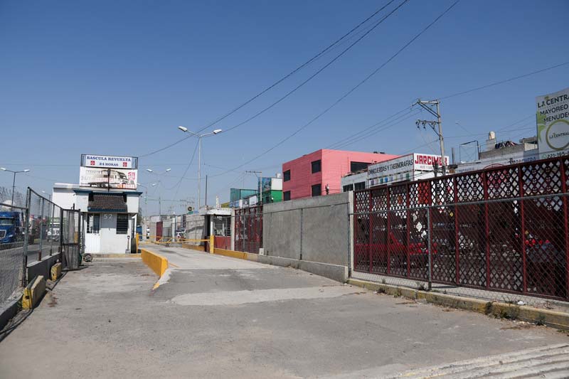Amparo detiene la barda perimetral en la Central de Abasto de Puebla