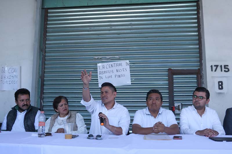 Amparo detiene la barda perimetral en la Central de Abasto de Puebla
