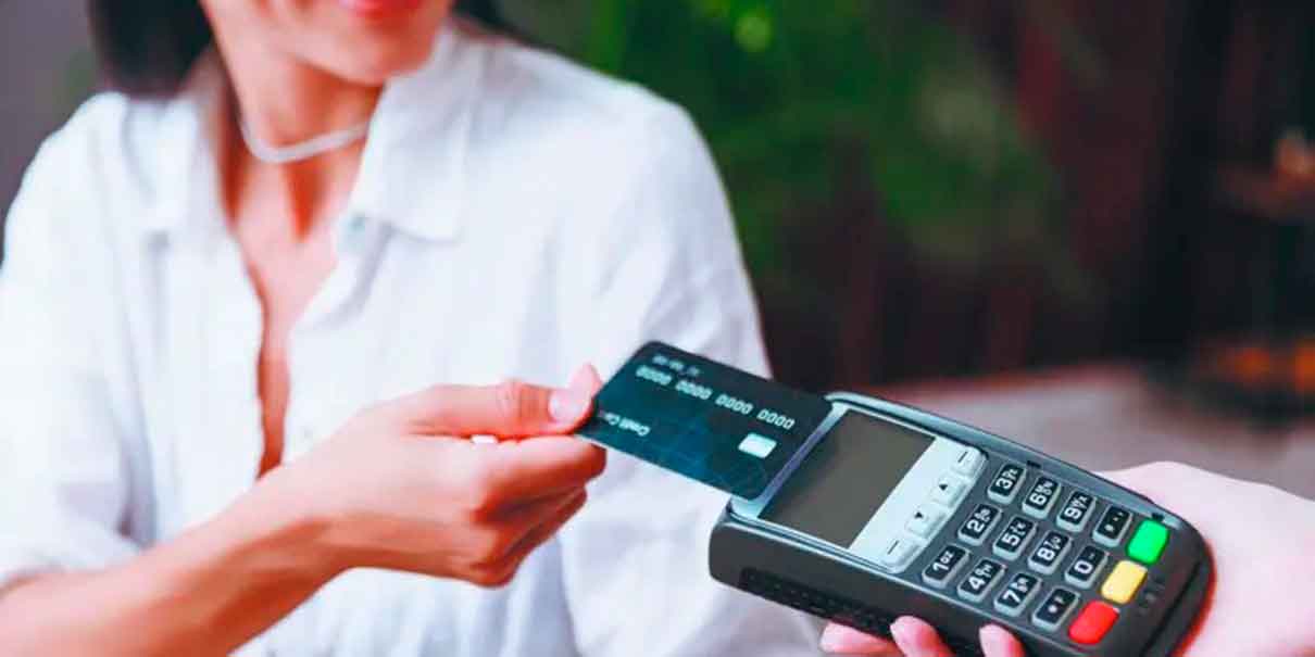 Pagos con tarjeta desfalcan a pequeños negocios