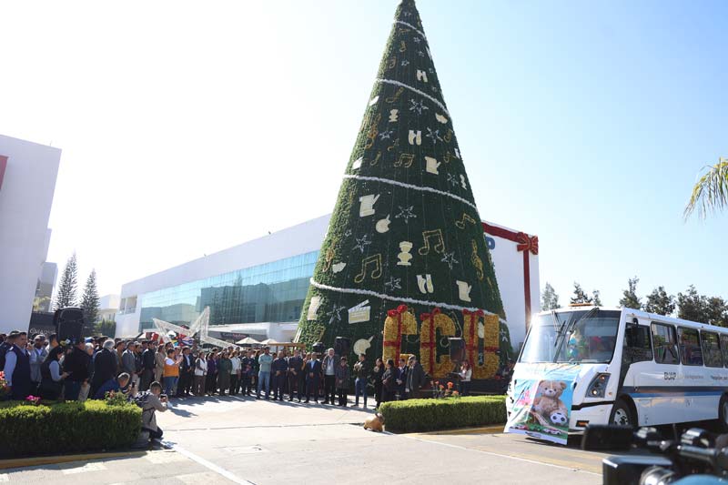 BUAP lleva 14 mil juguetes a comunidades poblanas por el Día de Reyes