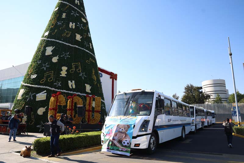 BUAP lleva 14 mil juguetes a comunidades poblanas por el Día de Reyes