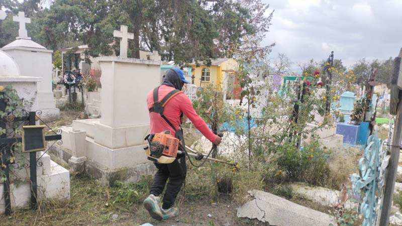 Serdán prepara su panteón para recibir a familias este Día de Muertos