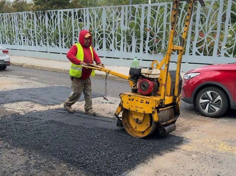 Campaña Bacheando Puebla: cuadrillas reparan calles clave de la capital