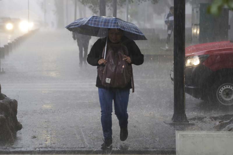 Continúan las fuertes lluvias en Puebla: autoridades mantienen alerta por deslaves e inundaciones