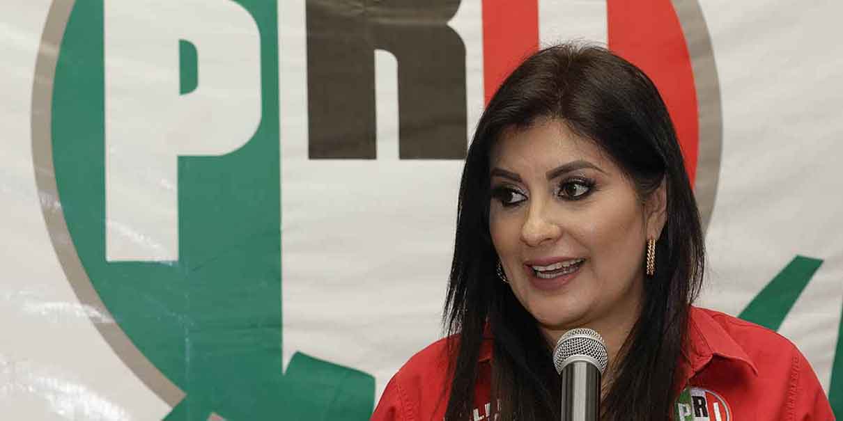 Delfina Pozos alza la mano para dirigir al PRI en Puebla