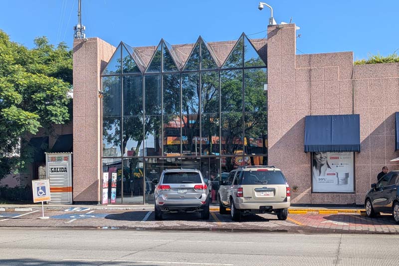 Delincuentes atacan Sanborns Huexotitla y huyen con joyas de alto valor