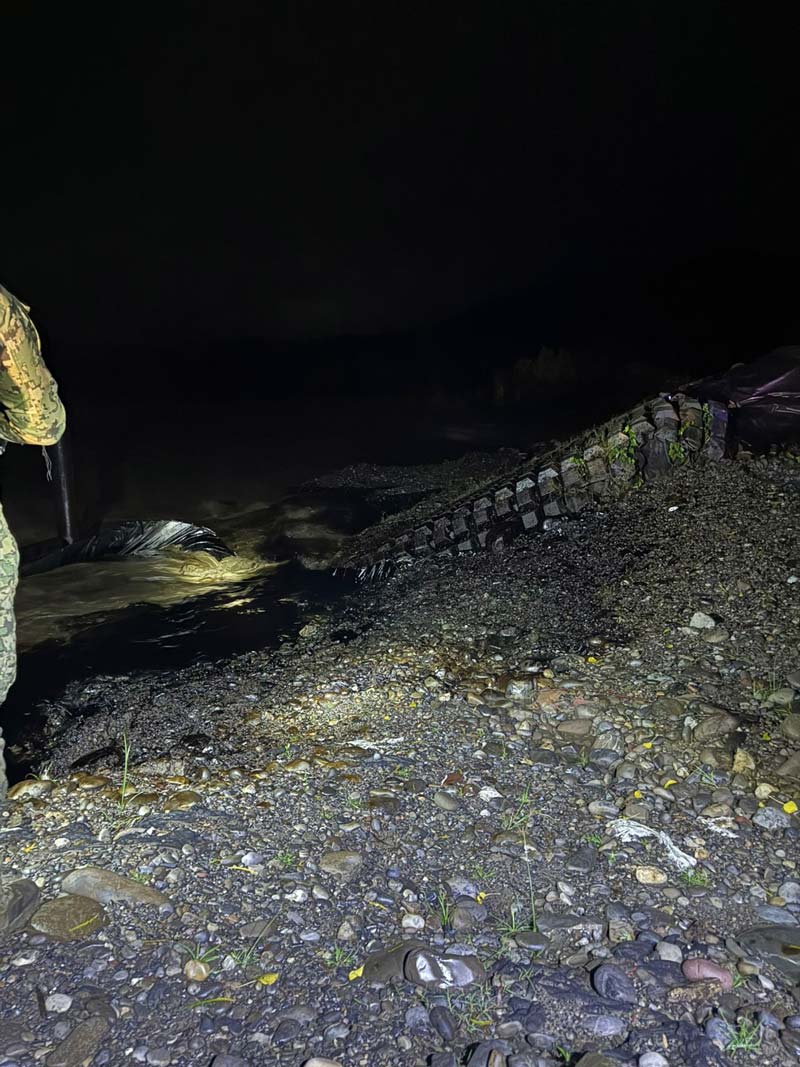 Ductos de Pemex se rompen y provocan derrame de gasolina e hidrocarburo en Xicotepec