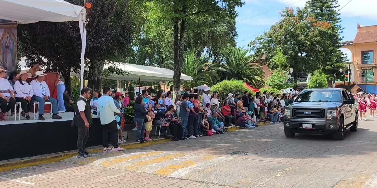Ceremonia patria en Huauchinango