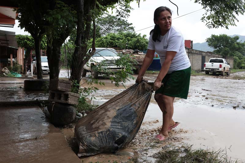 Piden a familias evacuar las zonas de riesgo en la Sierra Norte