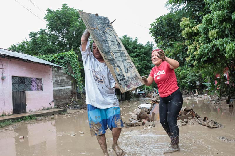 Piden a familias evacuar las zonas de riesgo en la Sierra Norte