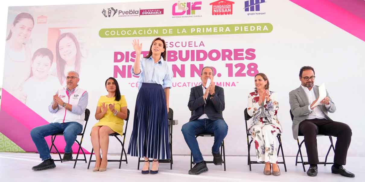 Colocación de la primera piedra