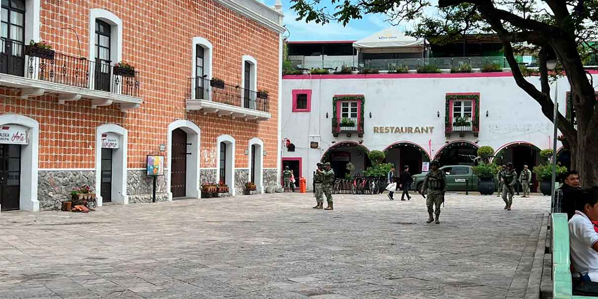 <blockquote class="twitter-tweet"><p lang="es" dir="ltr">El centro de Atlixco registró una protesta que escaló más allá de las consignas. Lo que comenzó como una manifestación de presuntos comerciantes indígenas y ambulantes organizados por el grupo de Guillermo Romero Pérez, terminó en una jornada de violencia, destrozos y temor… <a href="https://t.co/j7mRfUG9yp">pic.twitter.com/j7mRfUG9yp</a></p>— Víctor Cabrera (@victorcabreramx) <a href="https://twitter.com/victorcabreramx/status/1932899510058975492?ref_src=twsrc%5Etfw">June 11, 2025</a></blockquote> <script async src="https://platform.twitter.com/widgets.js" charset="utf-8"></script>