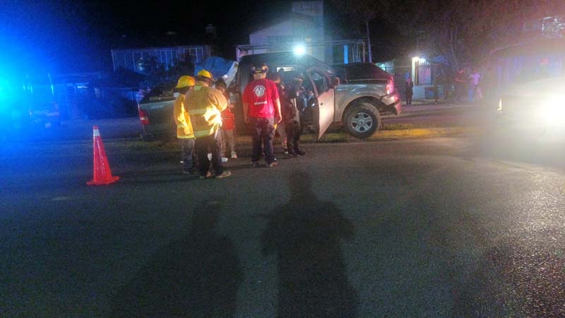 Camioneta derriba luminaria en Xicotepec y vehículo de valores se incendia en Venustiano Carranza