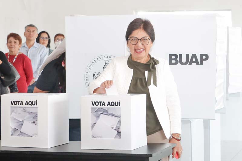Comunidad universitaria de la BUAP acude a las urnas para elegir al próximo rector