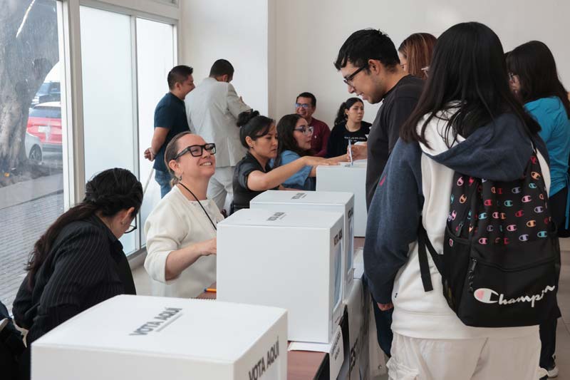 Comunidad universitaria de la BUAP acude a las urnas para elegir al próximo rector