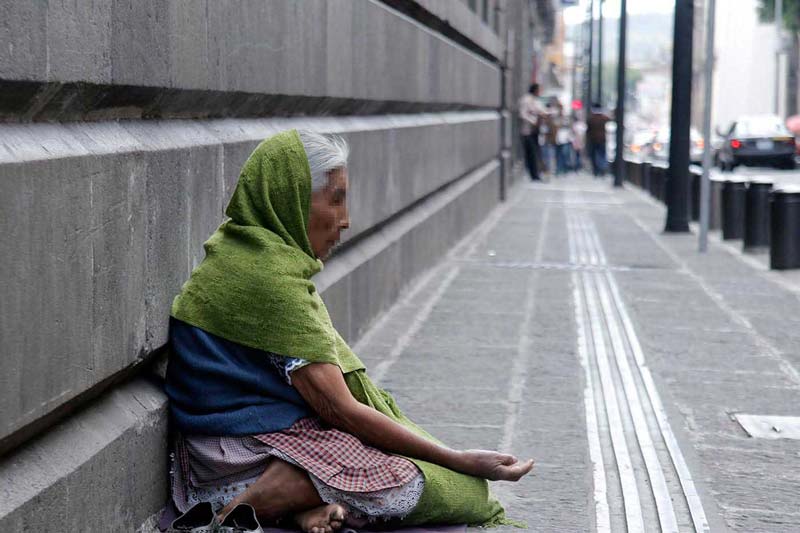 En pobreza y con empleo informal&nbsp; más del 50% de abues poblanos